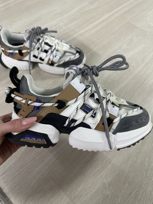 Продам кросівки взувала 1 раз