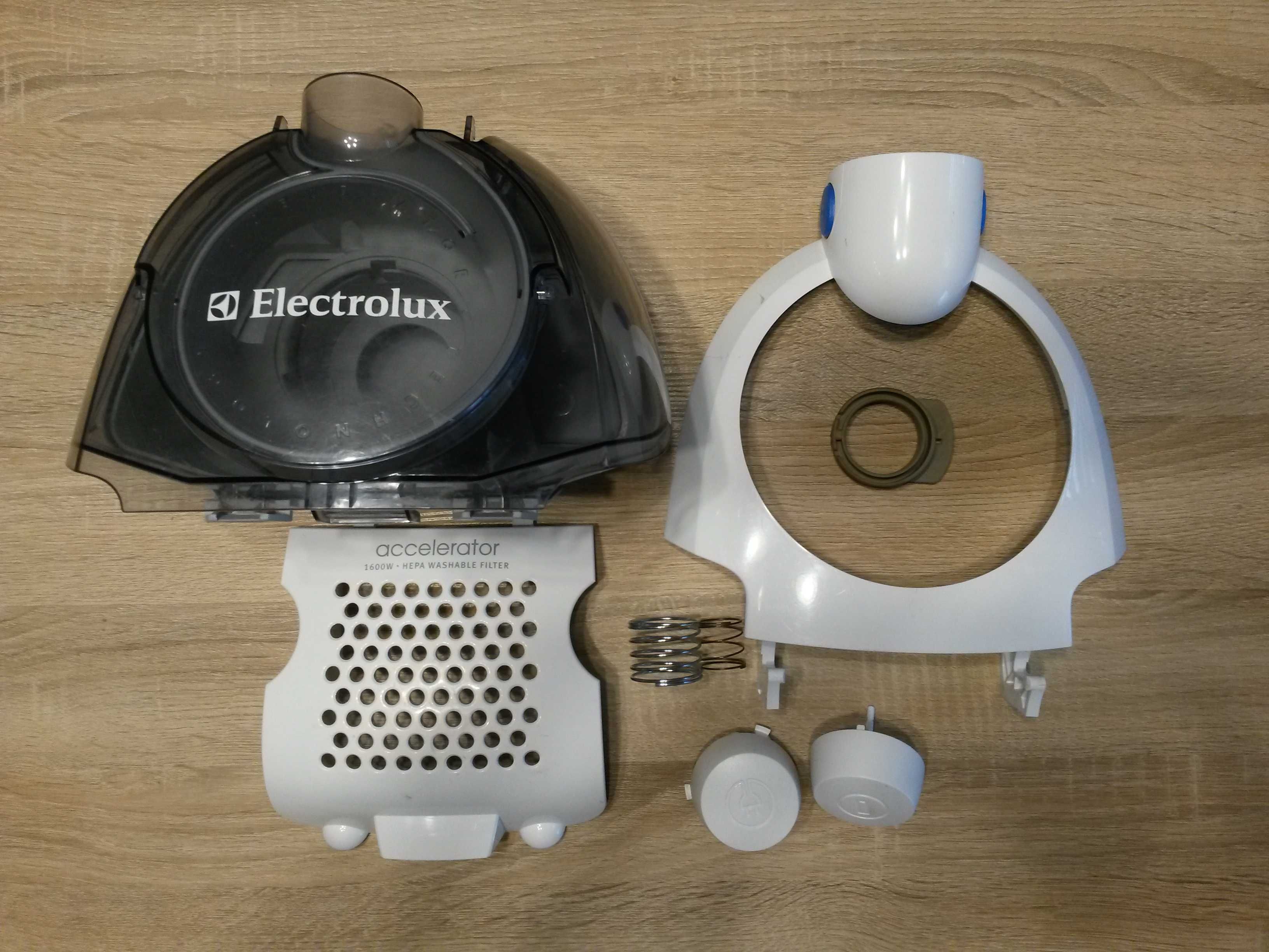 Odkurzacz Electrolux Accelerator ZAC 6806 bezworkowy części