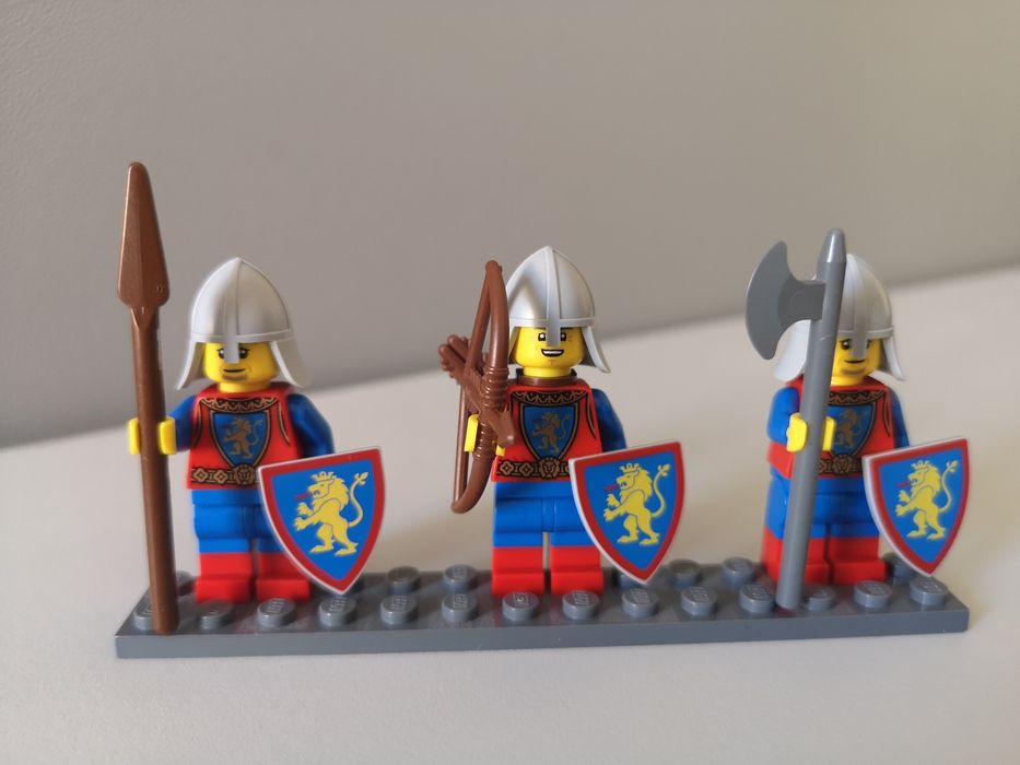 Lego minifigures rycerze zamku lwa