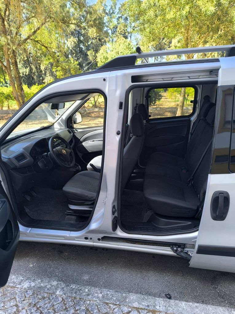 Fiat Doblo com 5 lugares e caixa, a carrinha ideal para o seu trabalho