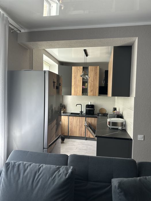 Продам 2х комн квартиру по вул. Жаботинського, 5а