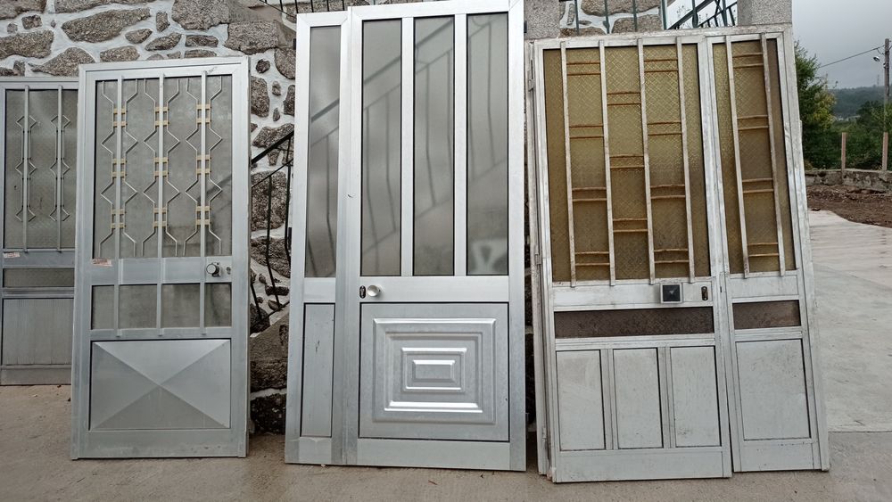 Vendo porta alumínio 49€
