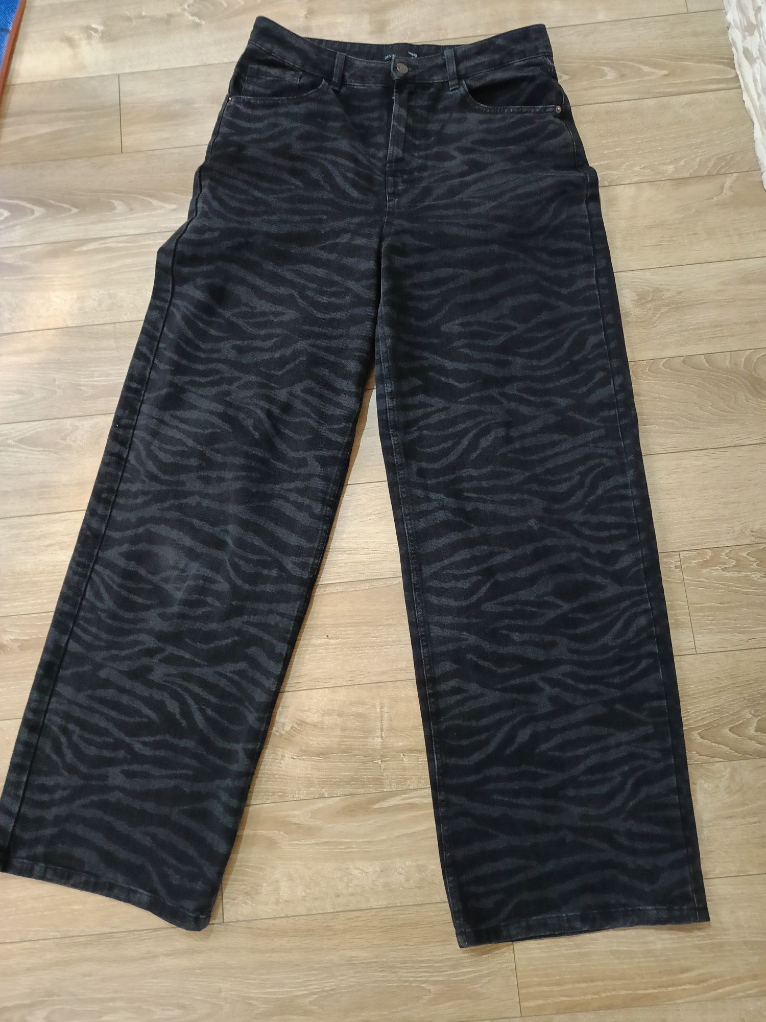 Spodnie jeansy high waist denim szerokie nogawki wzór ala zebra HIT