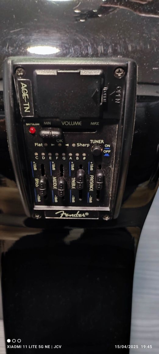 Guitarra Fender como nova
