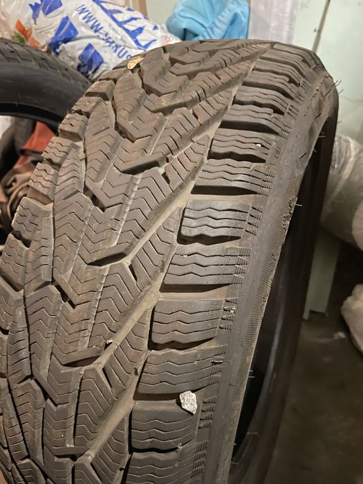 Зимові шини б/у 2 штуки