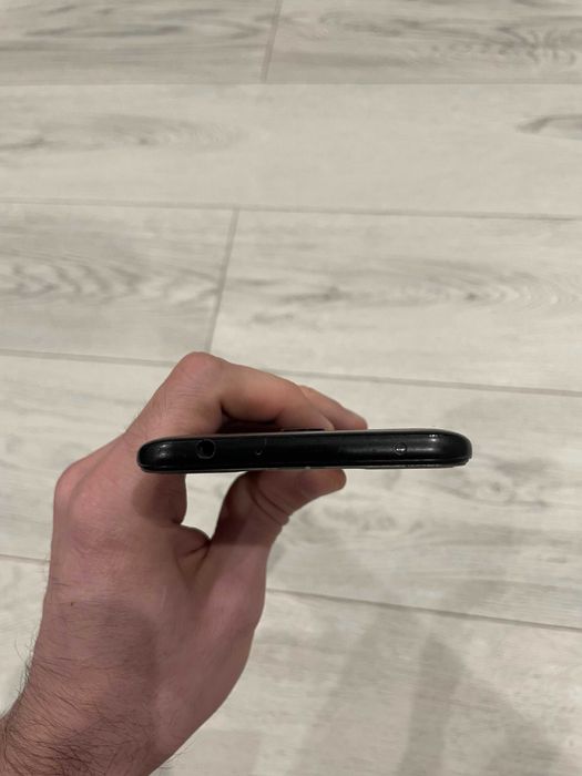 Продам Redmi 5 plus