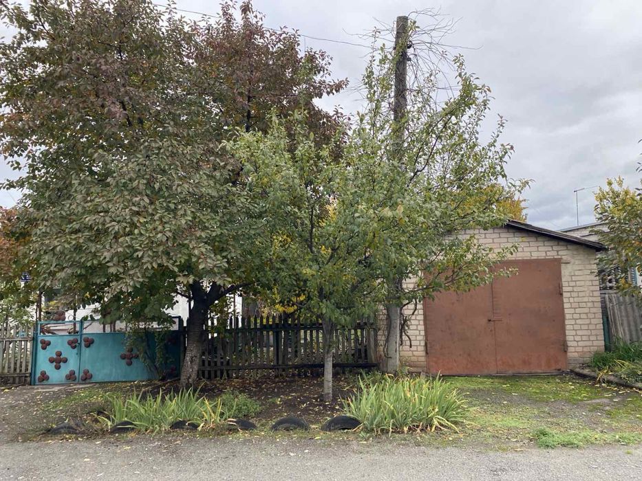 Продається будинок в Покровському районі .