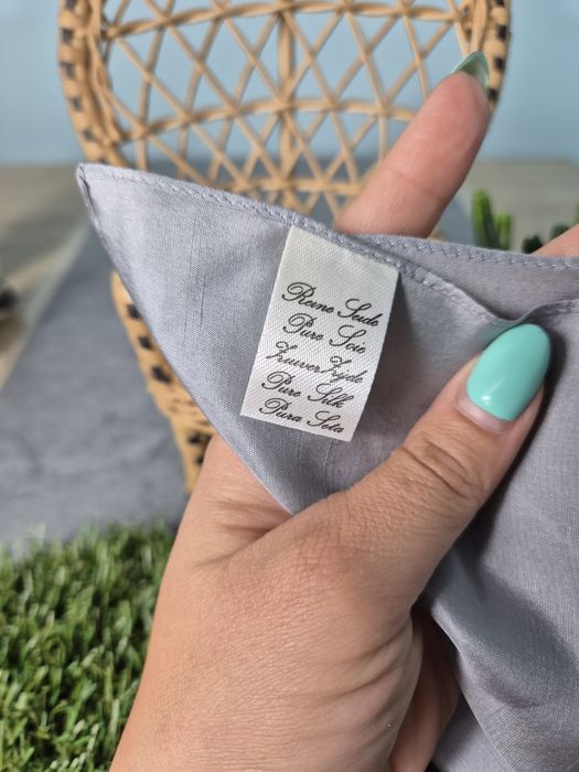 Srebrna jedwabna poszetka pure silk chusteczka chustka