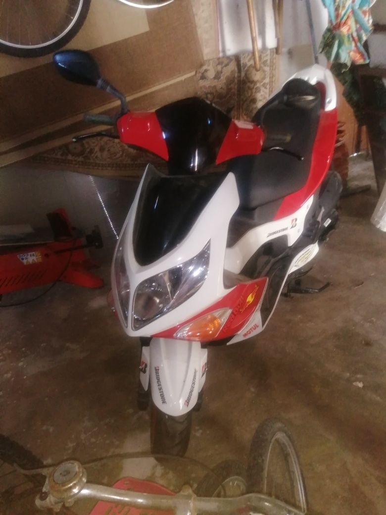 Scooter pgo gmax 125