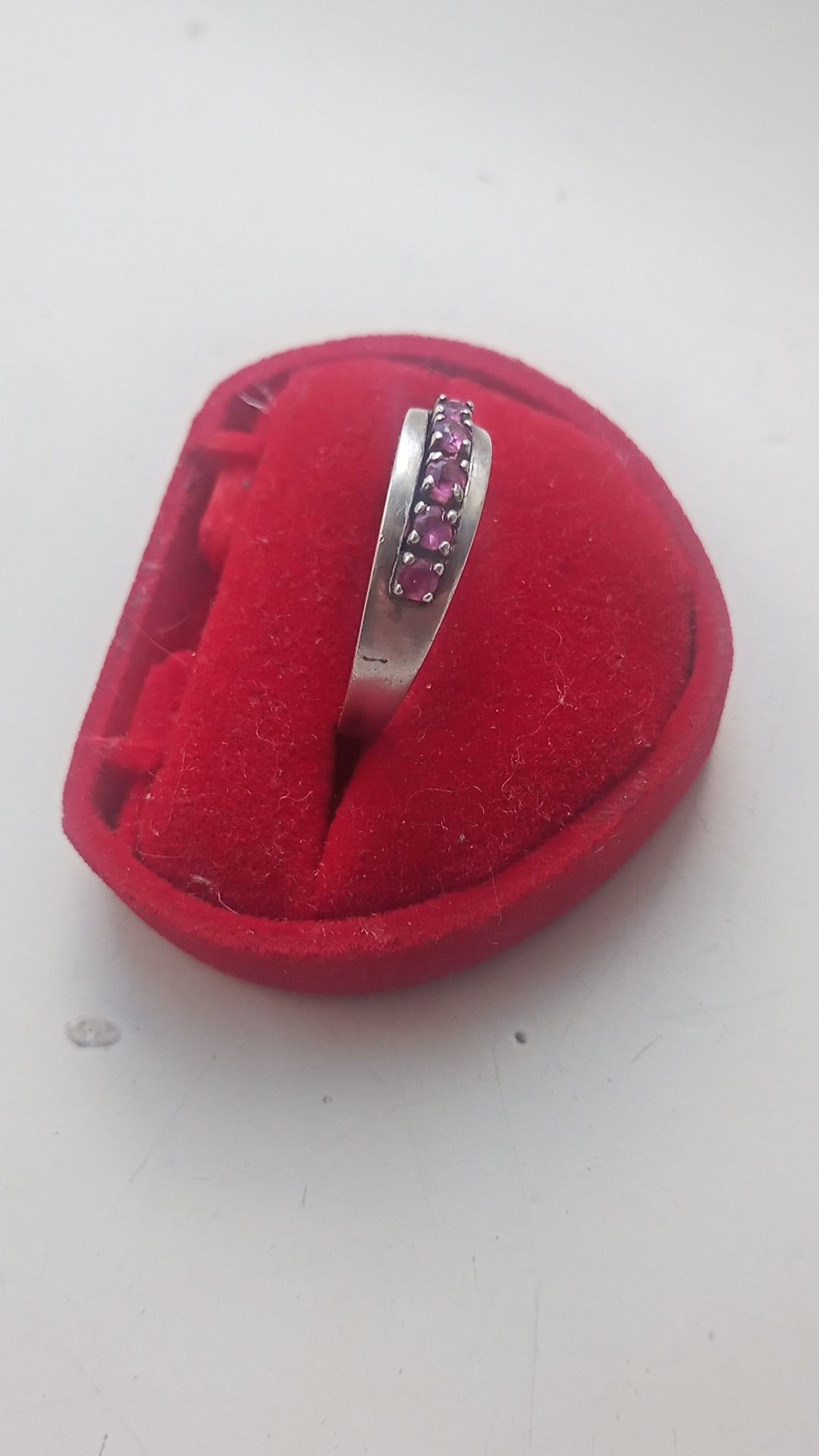 Srebrny pierścionek różowe kamienie rozmiar 18