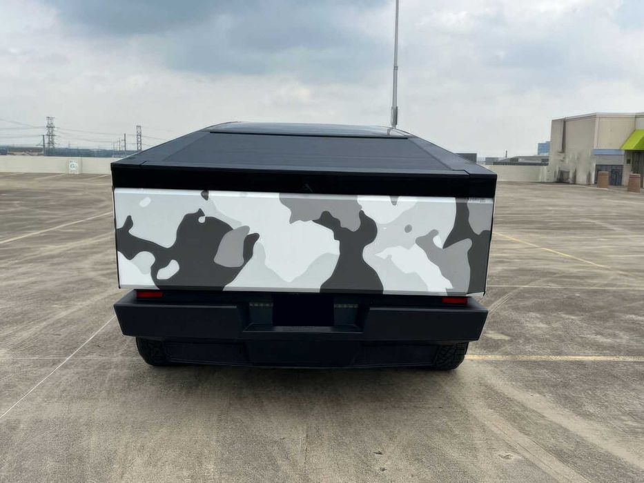Tesla Cybertruck      2024