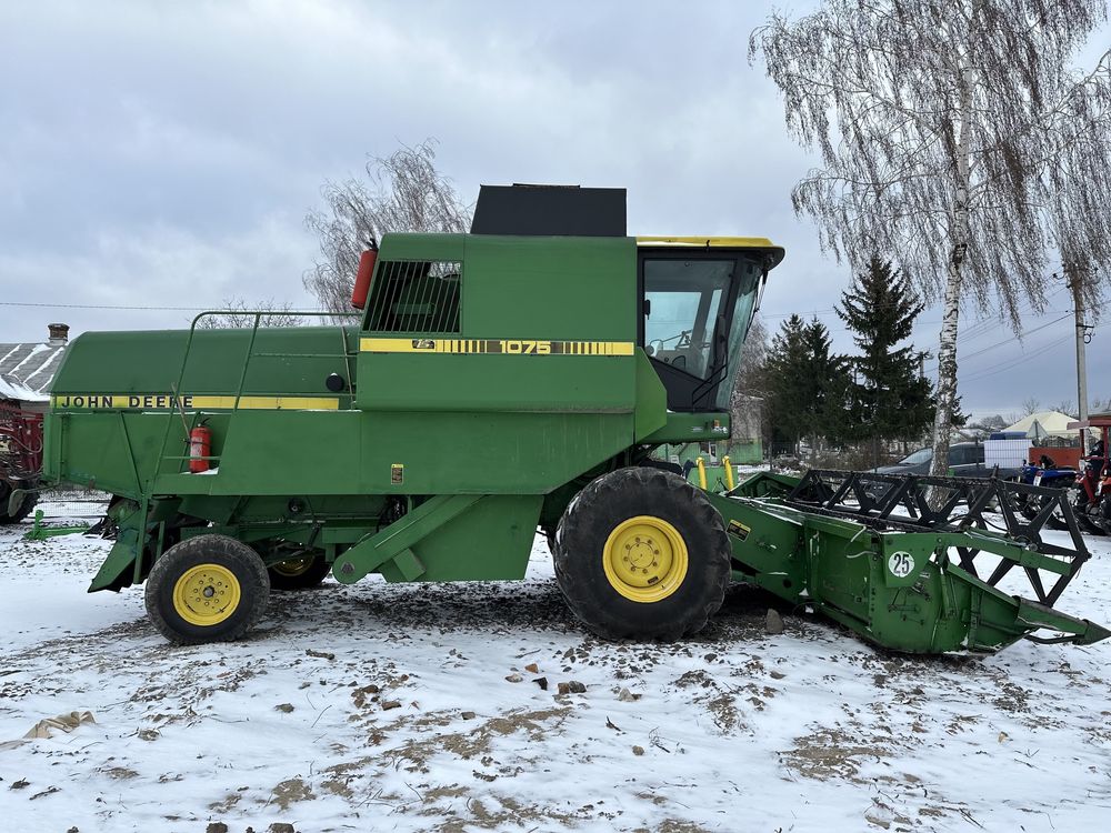 JOHN DEERE 1075 Комбай