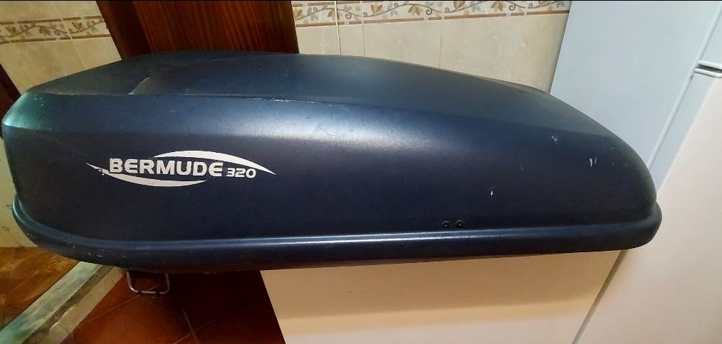 Barras de tejadilho e Mala Bermude 320