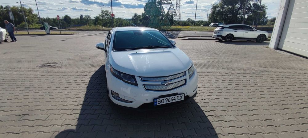 Продам Chevroet Volt 2013 года Плагин Гибрид отличное состояние.