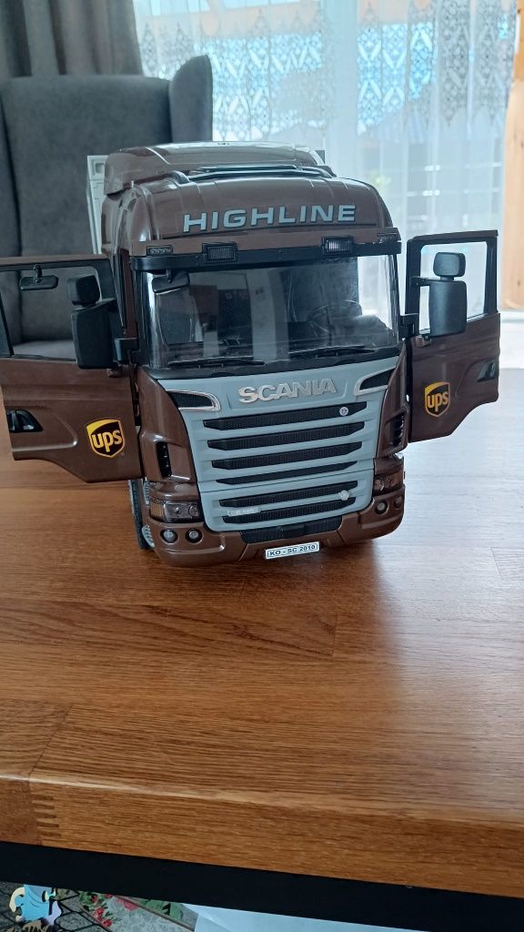 Bruder 3582 Logistic Scania UPS z wózkiem widłowym