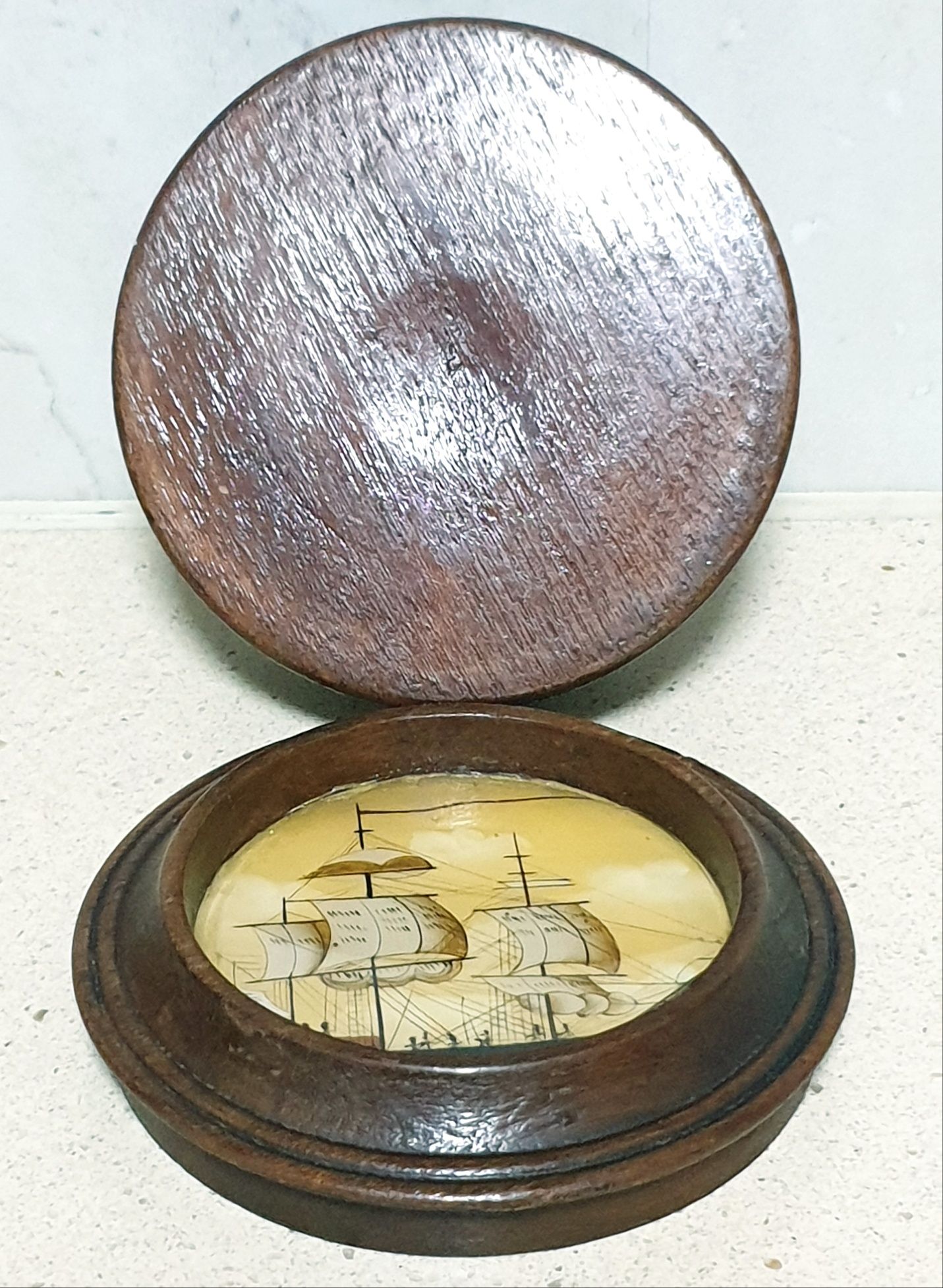 Linda caixa de tabaco em madeira com pintura reversa - navio