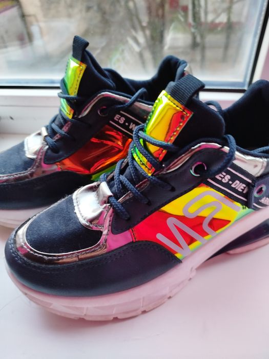 Продаю кросівки, розмір 36