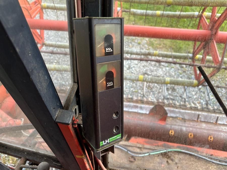 Sprzedam kombajn zbozowy Deutz-Fahr M1322 H