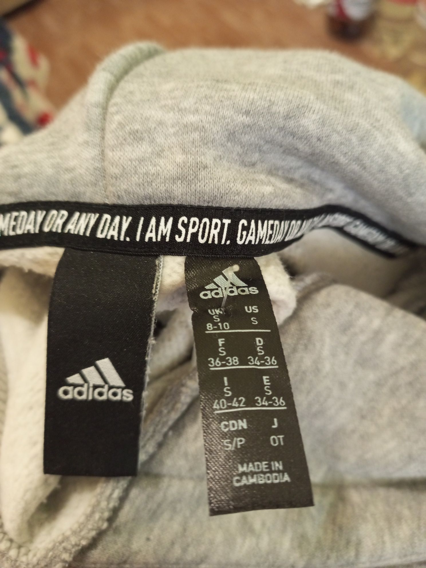 Худи Adidas  размер М оригинал