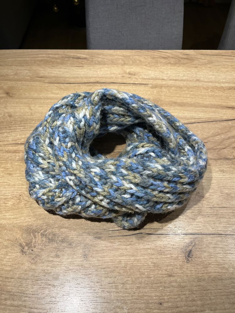 Szalik ręcznie robiony na drutach, niebiesko-szary