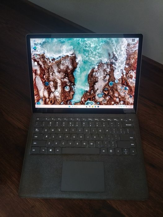 Laptop dotykowy Microsoft Surface Laptop Intel Core i5-8350u + ładowa