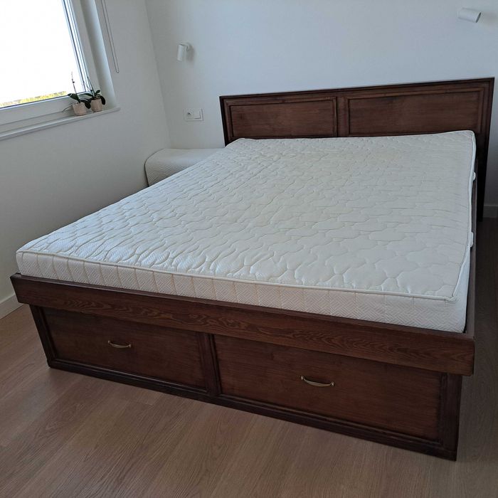 Łóżko drewniane ze stelażem, 2 szufladami i materacem - 160 x 200 m