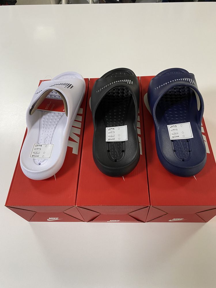 Тапочки Nike Viktori One Shower Sude