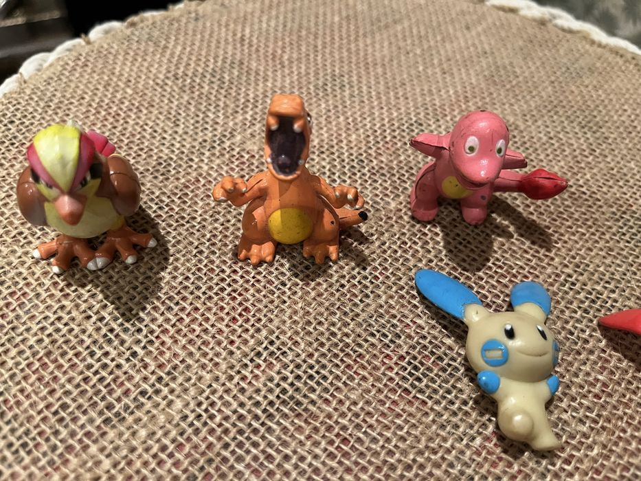 Vendo bonecos pokemons borracha/plastico