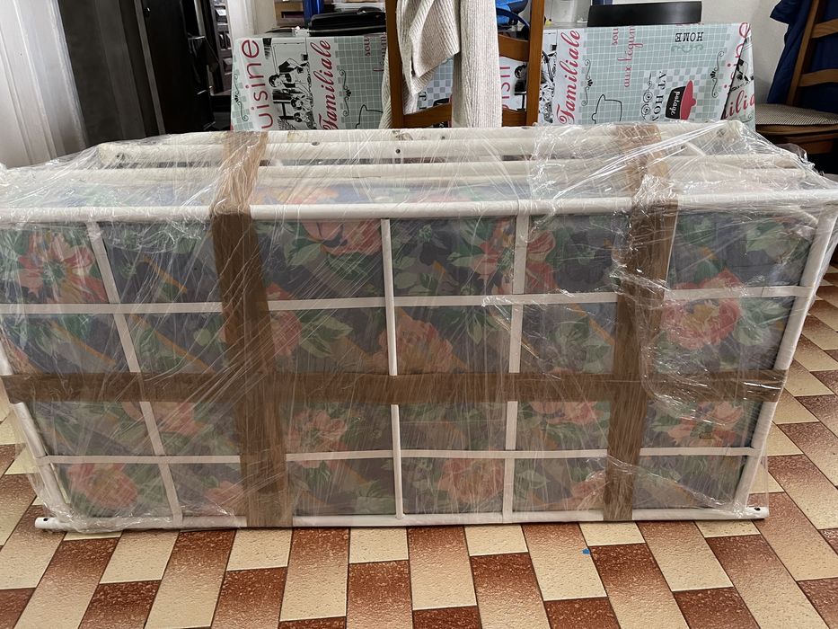 Cama de grades em otimo estadose conservacao e com colchao incluido