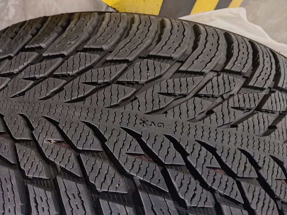 Зимова гума /шини/ Nokian Tyres Hakkapeliitta R3 SUV (255/50/20)