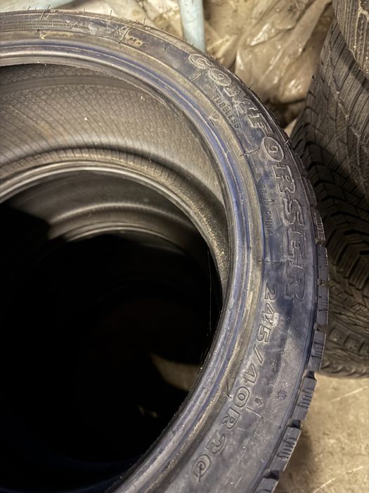 Зимова гума 245.40r20Comforser