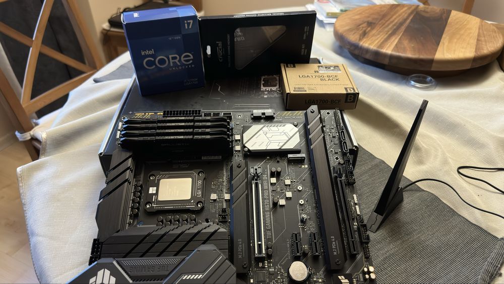 Płyta główna Asus h670 pro intel 12700k ram ddr4 3600