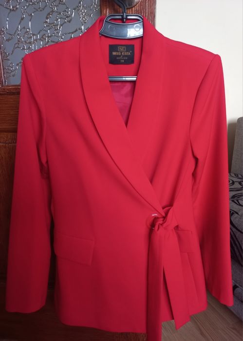 Жіночий класичний брючний костюм