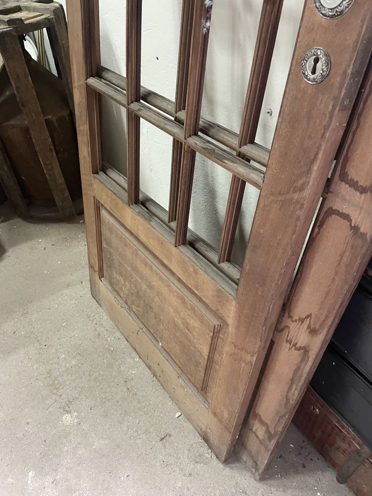 2 portas sem janelas