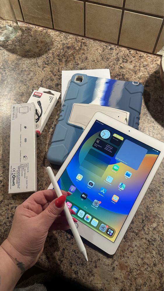 Tablet iPad Apple Retina Gold —-128gb —- TOUCH ID - PROCREATE