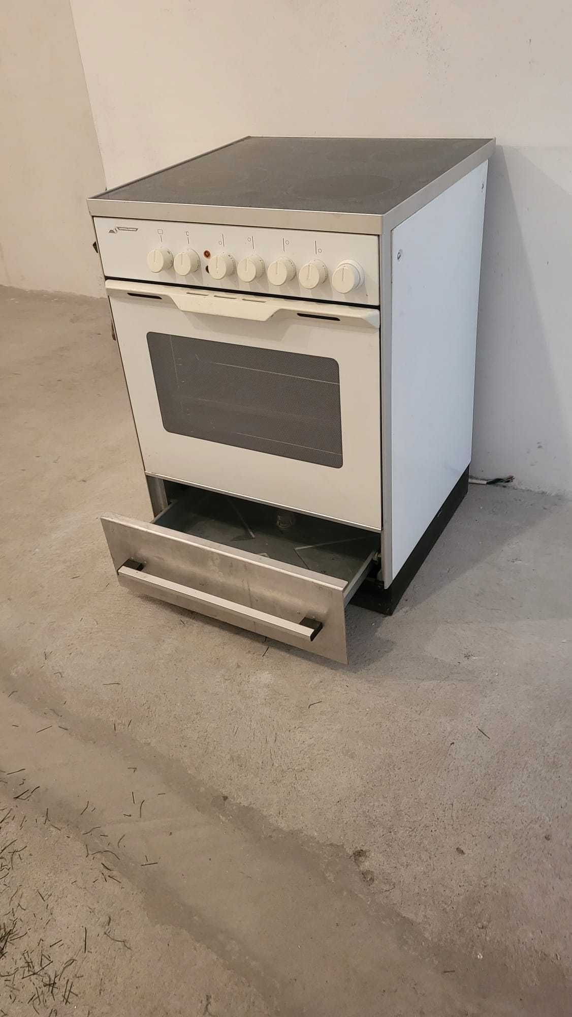 Piekarnik z płytą elektryczną
