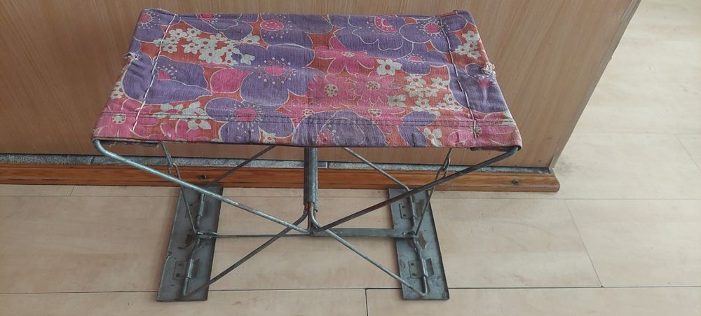 Krzesełka wędkarskie z okresu PRL 3 sztuki