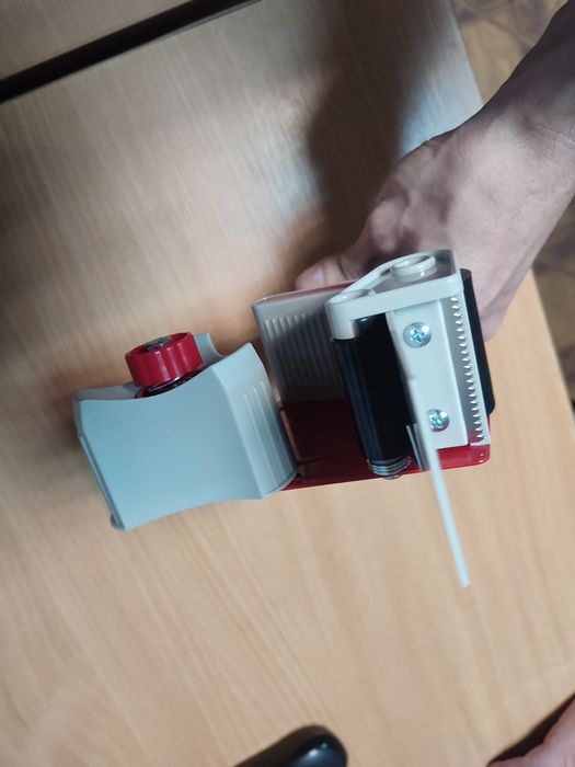 Диспенсер для скотчу