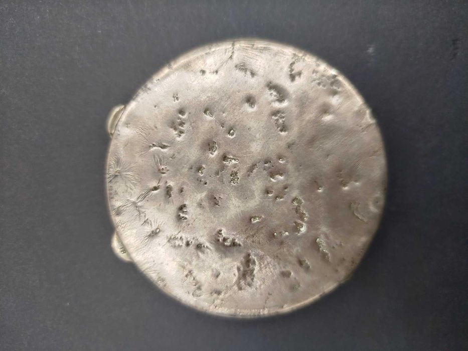 Srebrna pudernica bursztyn Art Deco