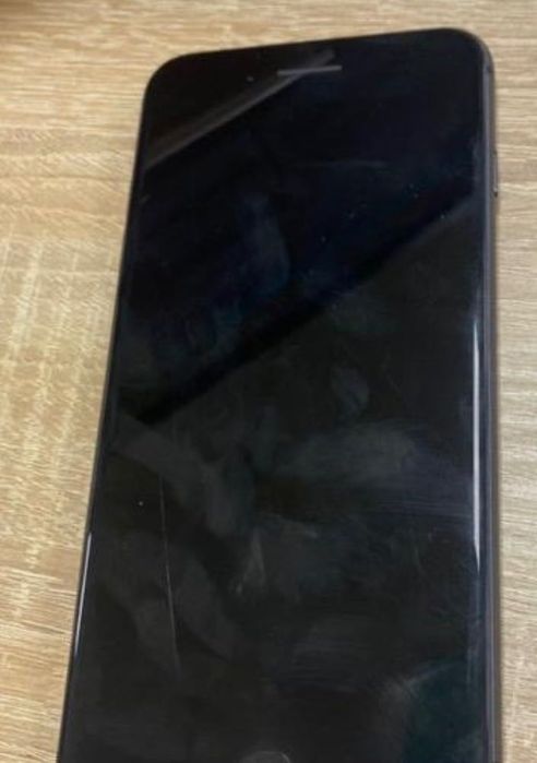 Айфон 8+ продам В гарному стані