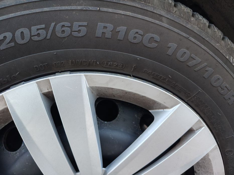 205/65/R16 C  KUMHO 8mm Winter PorTran CW11  2023r Opony Zimowe