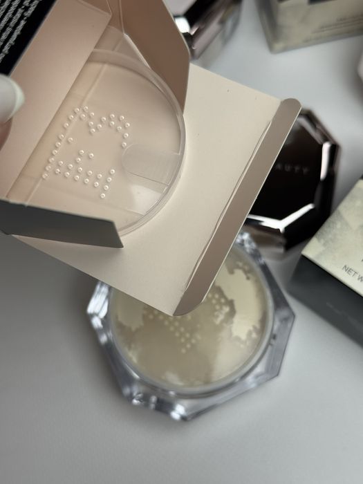 Пудра розсипчаста Fenty Beauty Pro Filt’r 02
