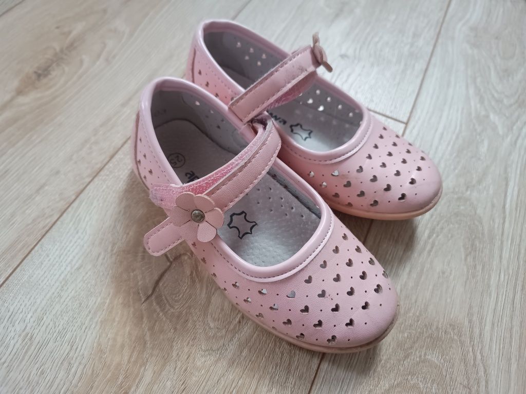 Zestaw bucików crocsy i baleriny