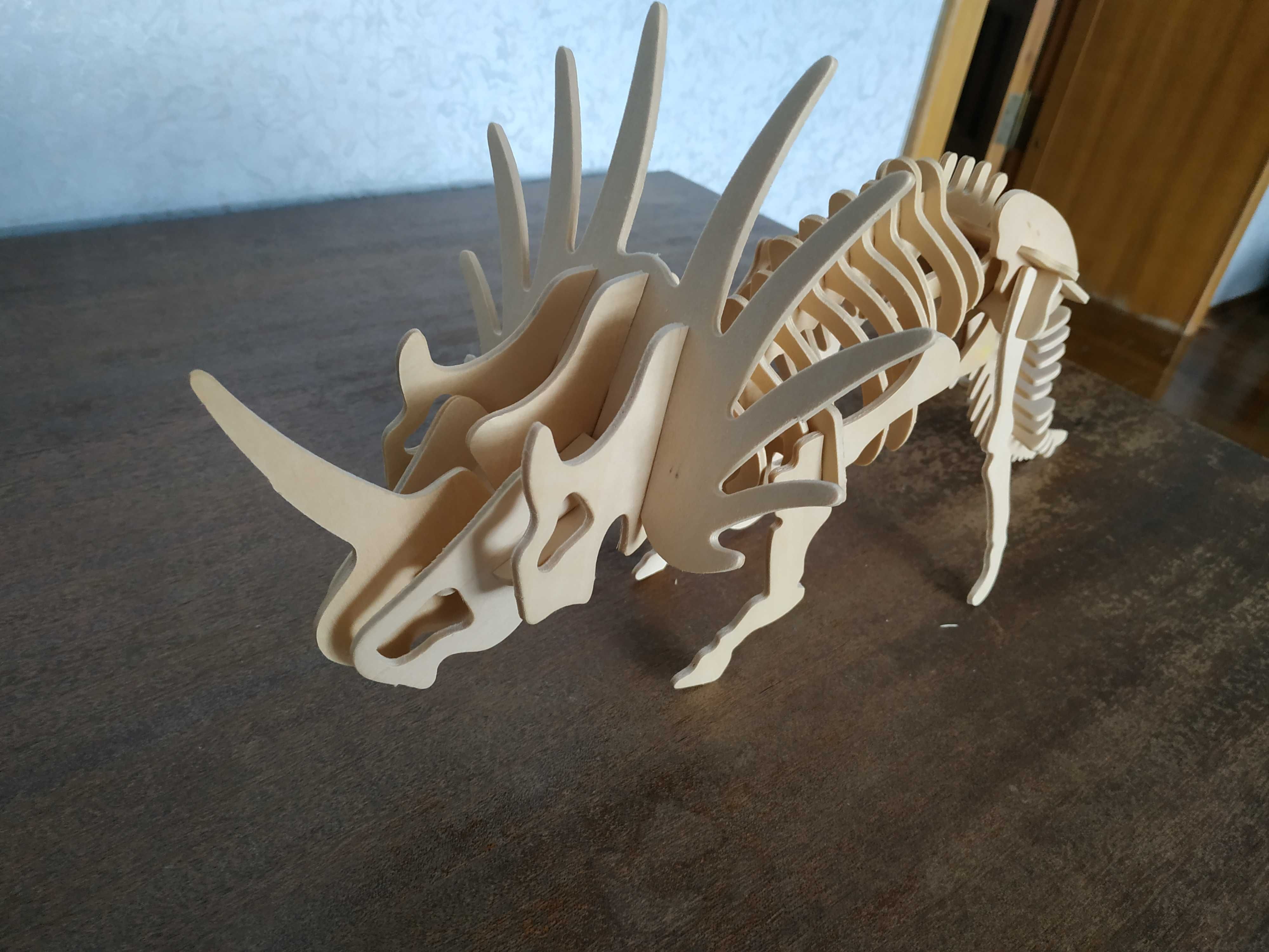 Продам игрушку-конструктор Динозавр из дерева. Б/У