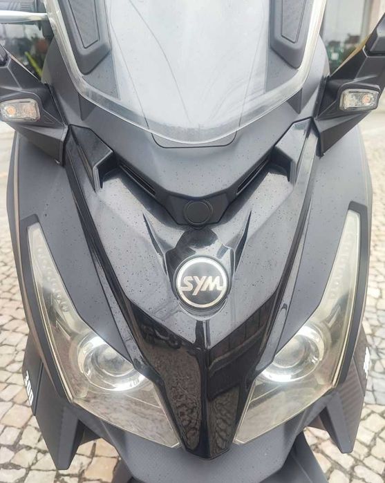 Cruisym 300 , revisão feita, pneus novos, top case