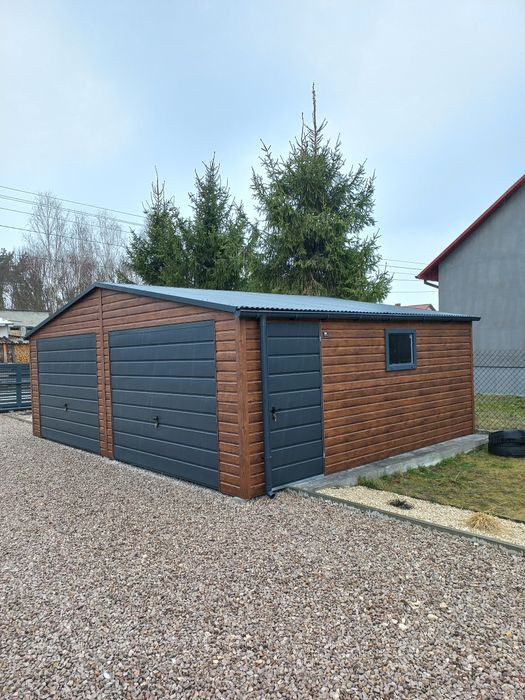 Garaż blaszany nowoczesny styl drewnopodobny