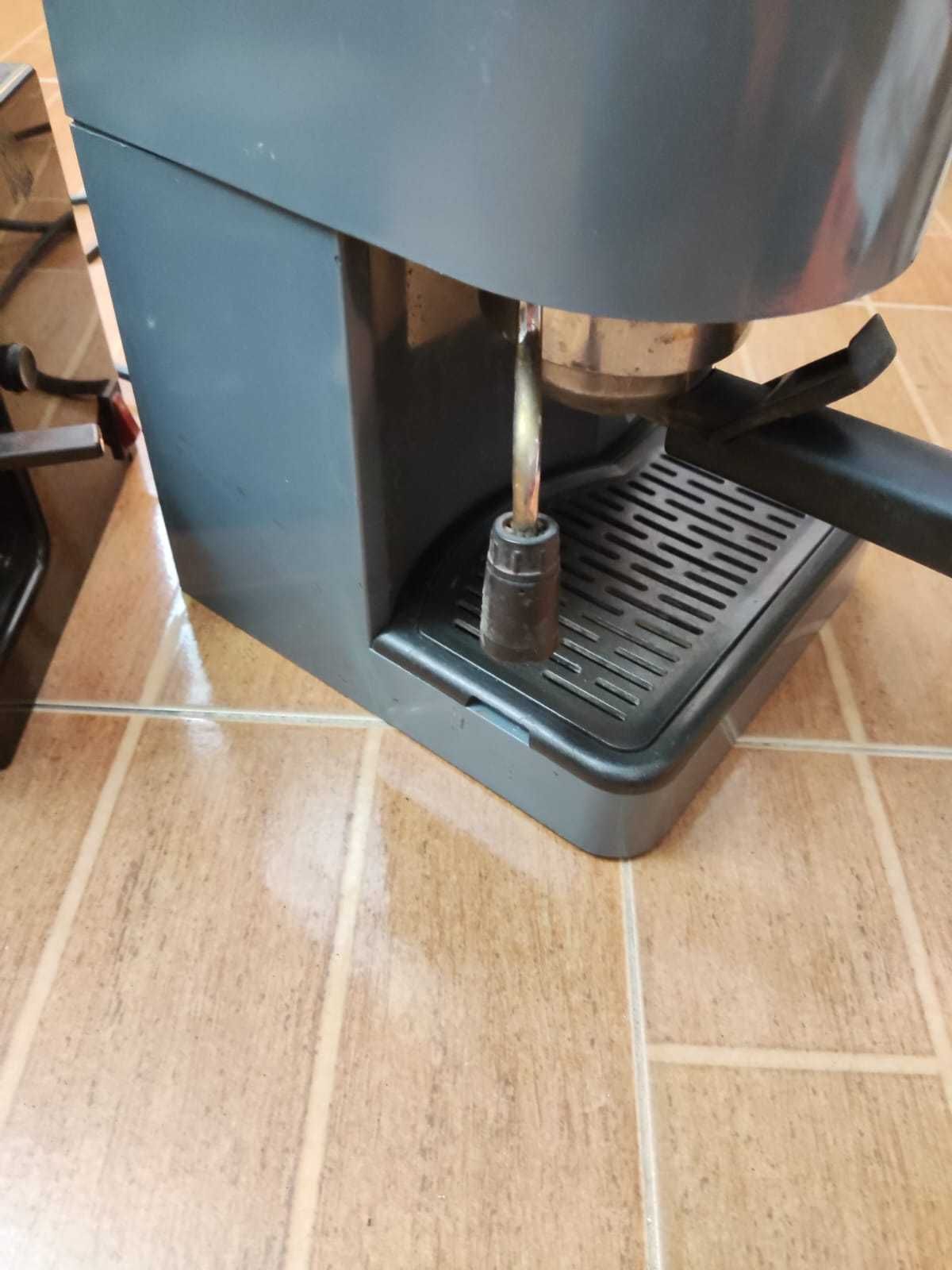 Máquina de Café e moinho BRIEL
