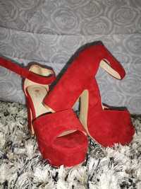 Sapato alto  vermelho