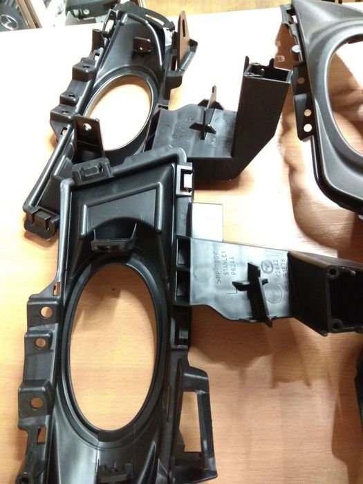 Рамка туманки Мазда 3 ВК 2003-2008 седан/хэтчбек