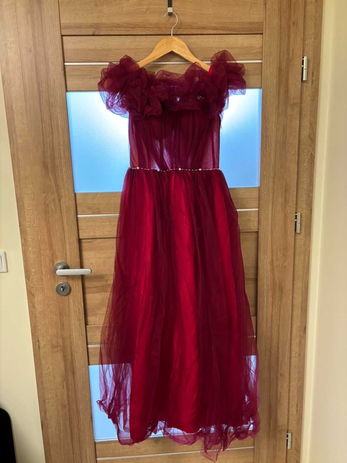 Elegancka sukienka na studniówkę